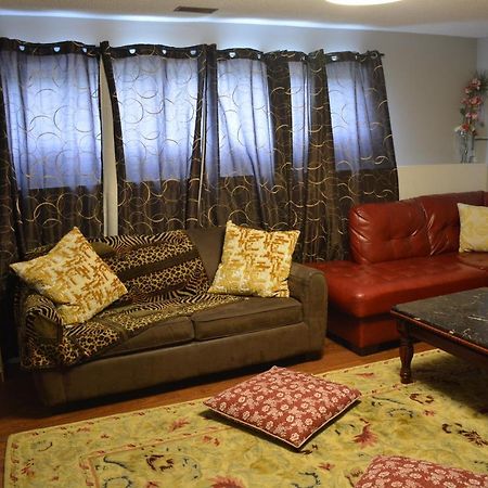 Aasra Home Kelowna Extérieur photo