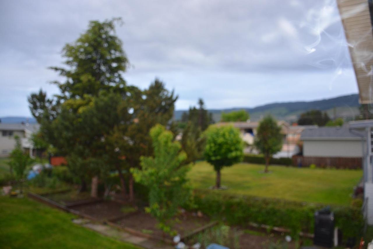 Aasra Home Kelowna Extérieur photo