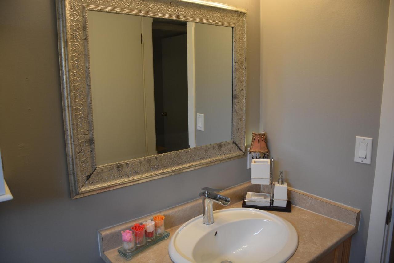 Aasra Home Kelowna Extérieur photo